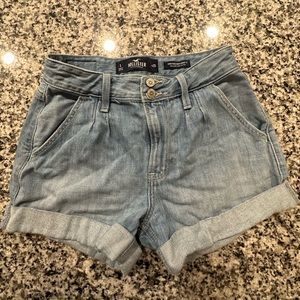 Hollister High Rise Mom Short 3”